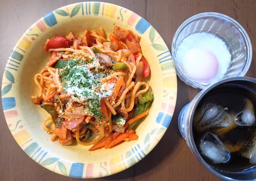 今日のごはん。昼ナポリタン