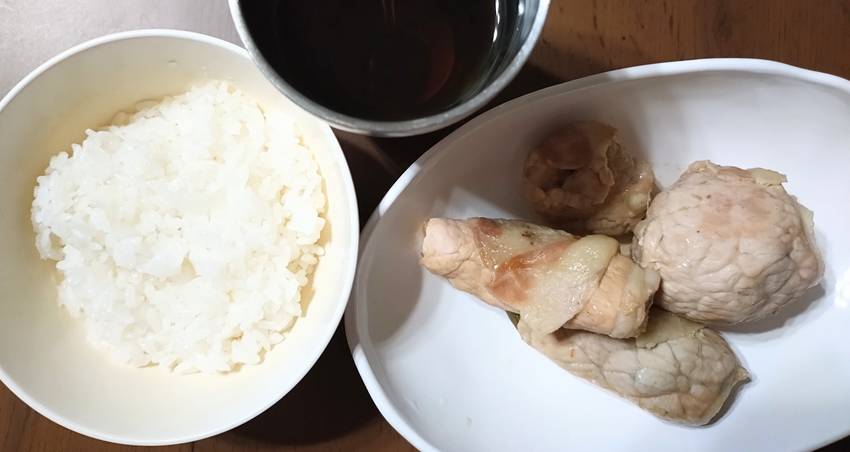 今日のごはん。夕飯野菜の肉巻き...