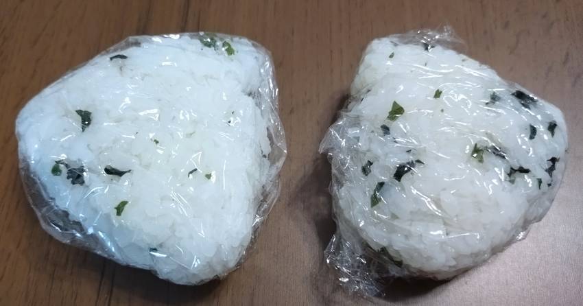 安定のわかめご飯おにぎり ハマ...
