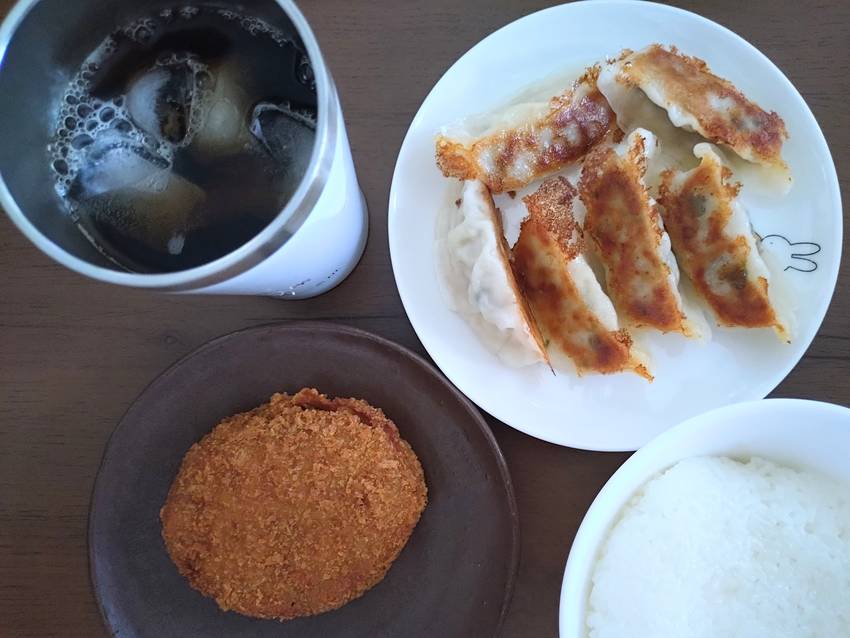 今日のごはん。朝パンとごはん昼...