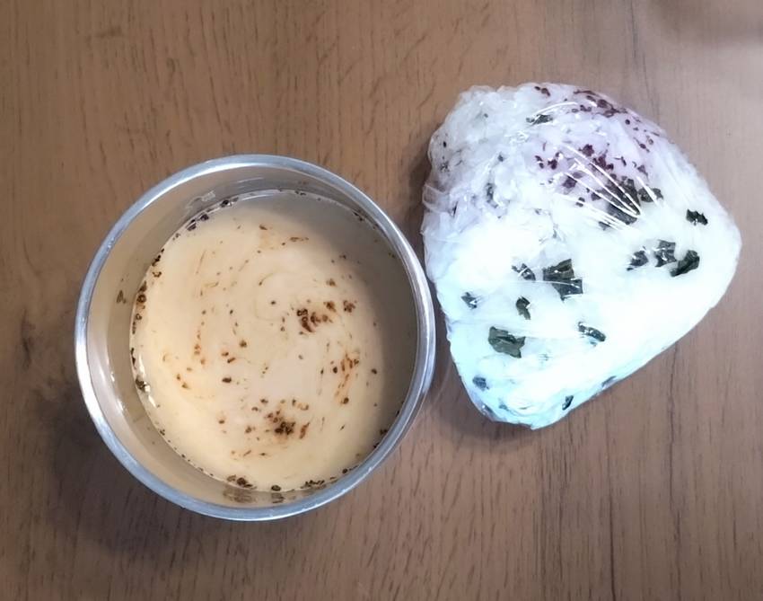 今日のごはん。朝おにぎり