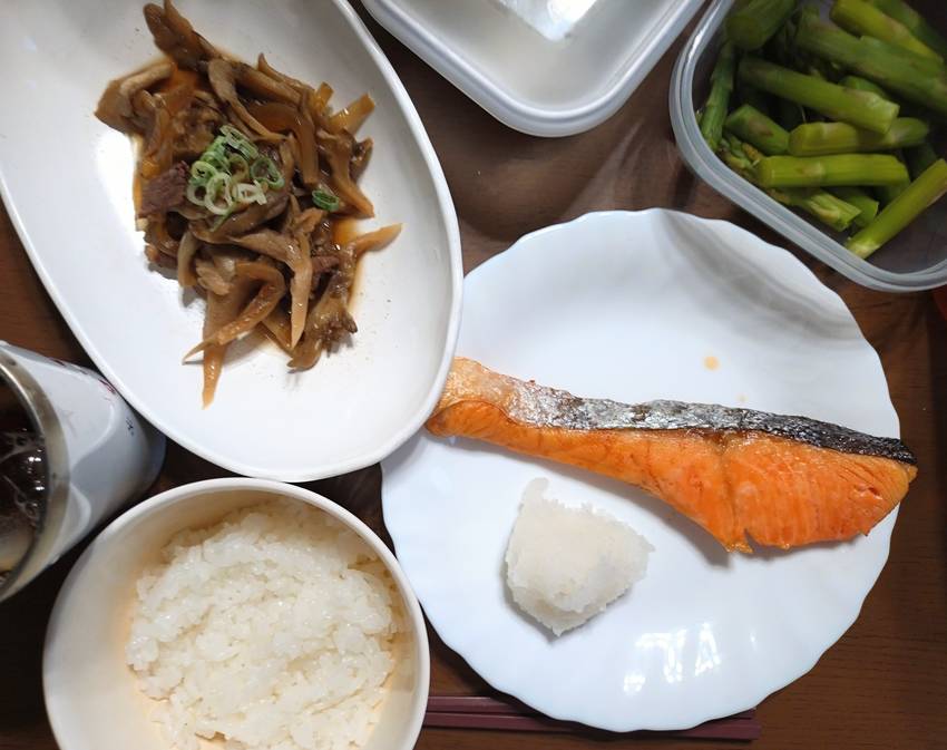 もうちっと野菜食べないとなぁ ...