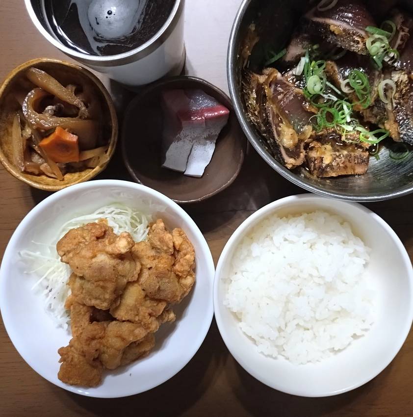 今日のごはん。夕飯魚がメインか...