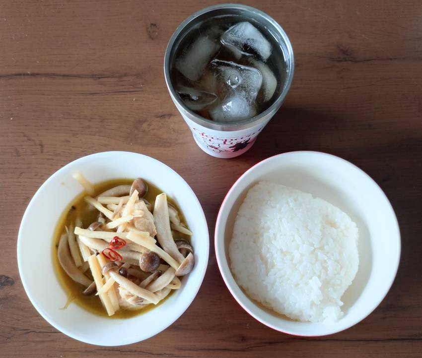 グリーンカレーと 白ごはん 飲...