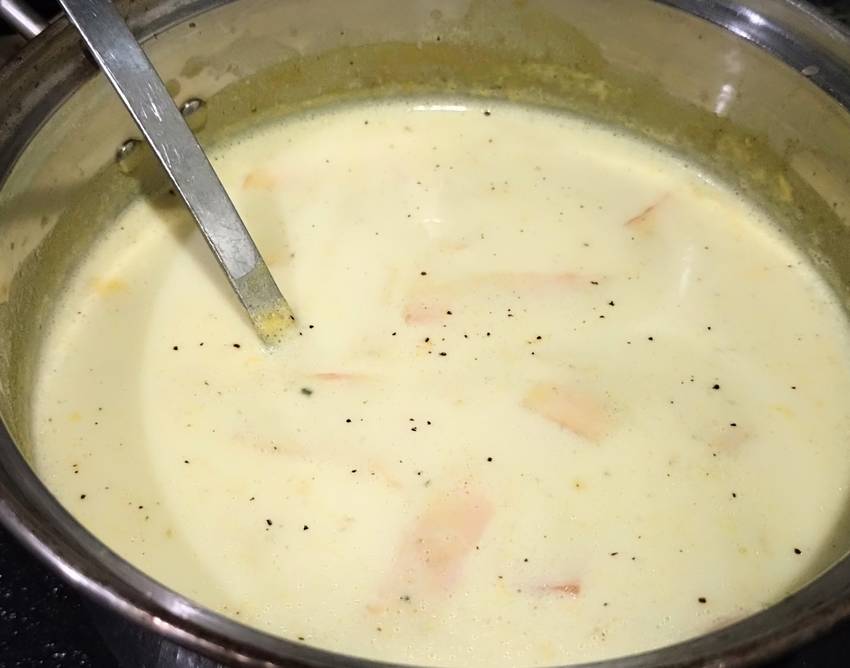 夕飯作り中