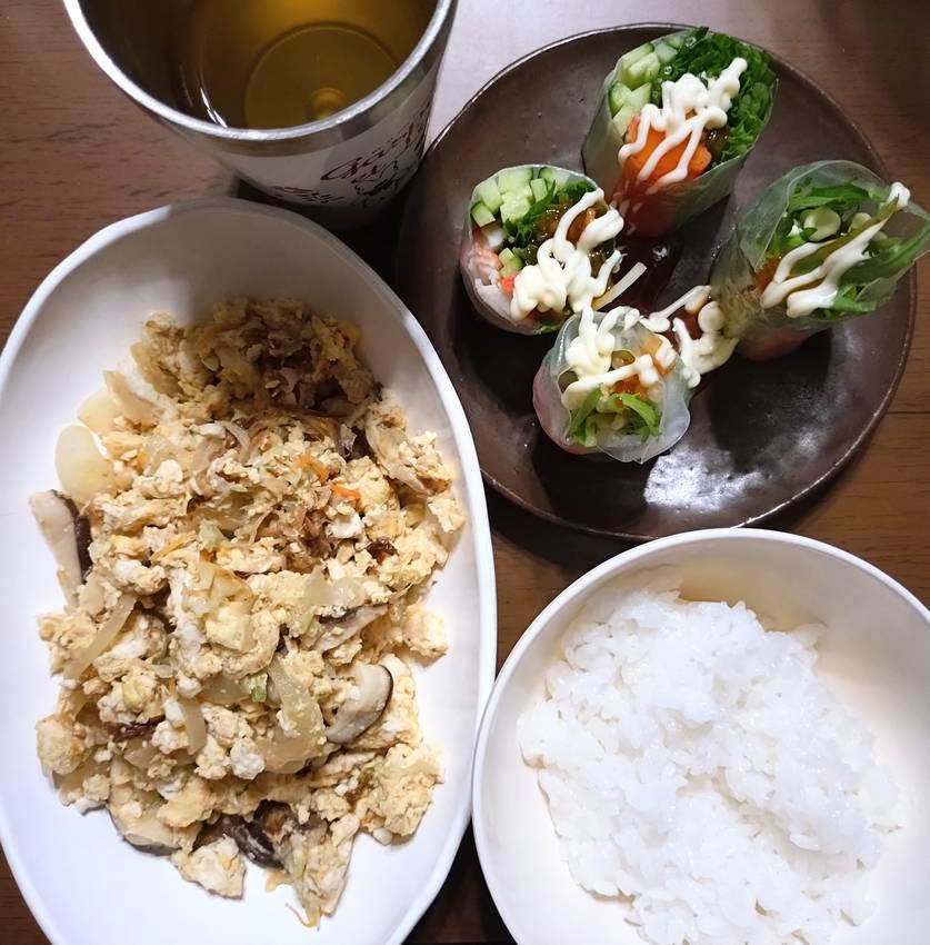 飲み物はジャスミンティーと麦茶