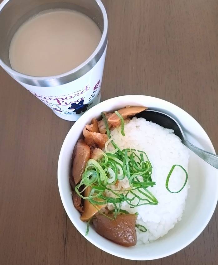 朝ごはん 牛すじとこんにゃくの...