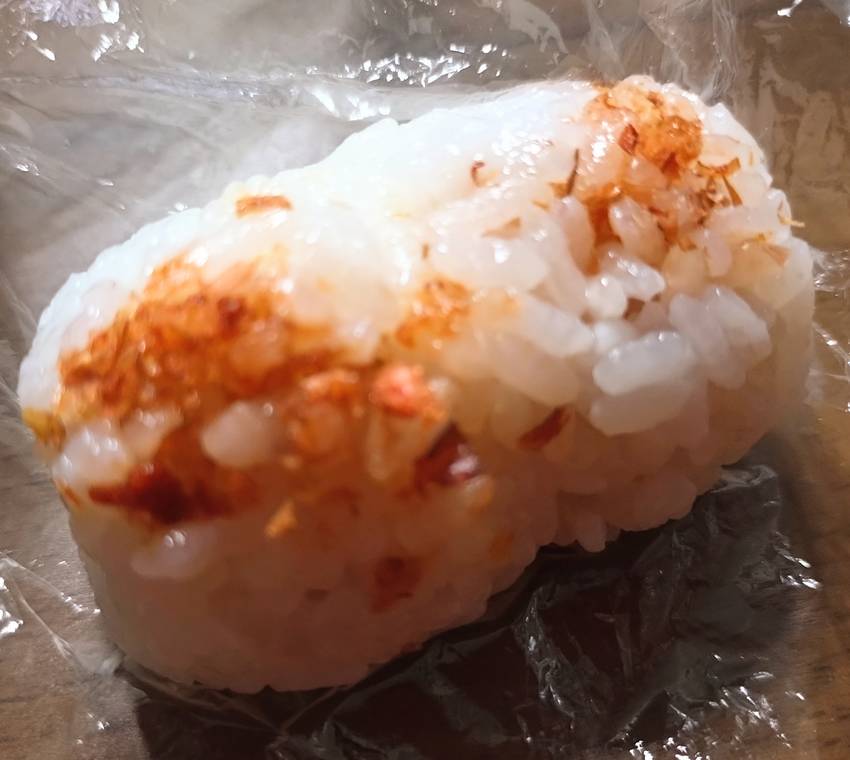 おかかふりかけの俵おにぎり
