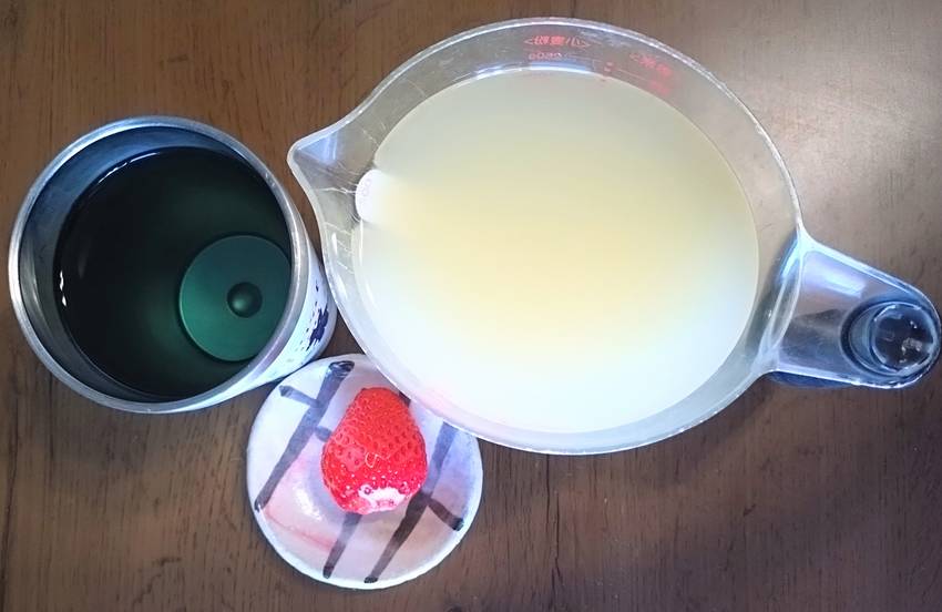 一粒のいちごが光って見える ジ...