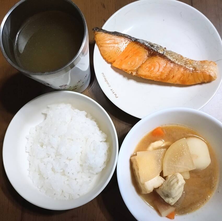 飲み物は抹茶入り緑茶 油の乗っ...