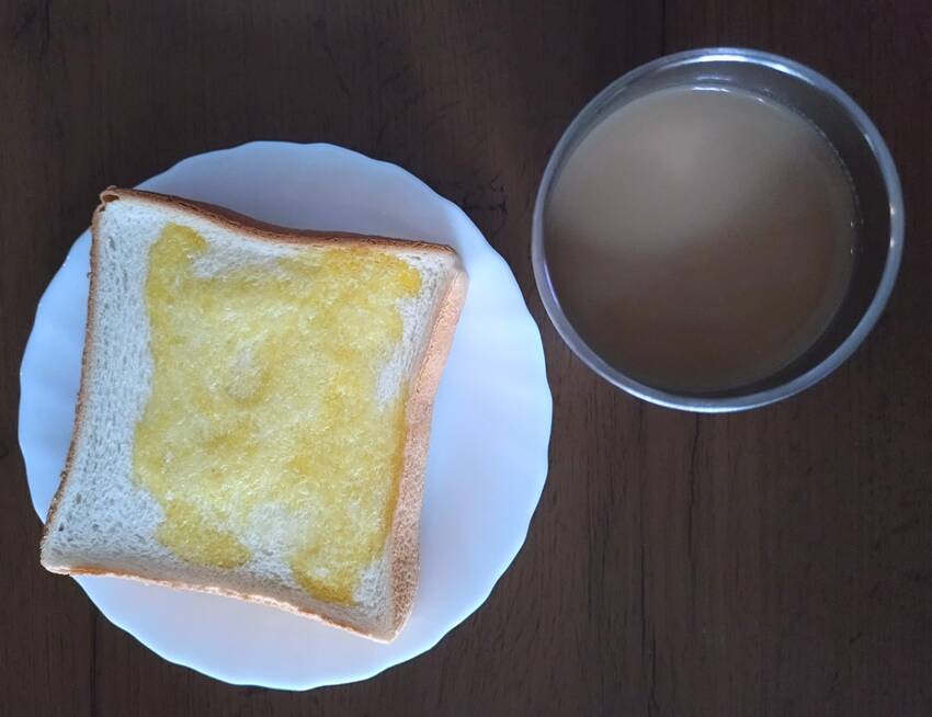 いつもの朝飯トーストとカフェオ...
