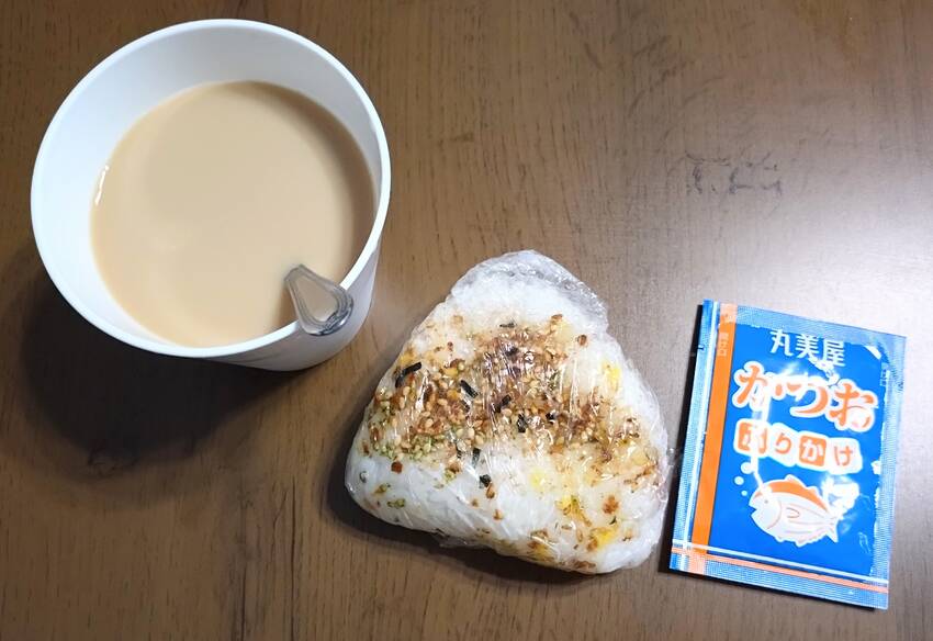 かつおふりかけおにぎりとカフェ...