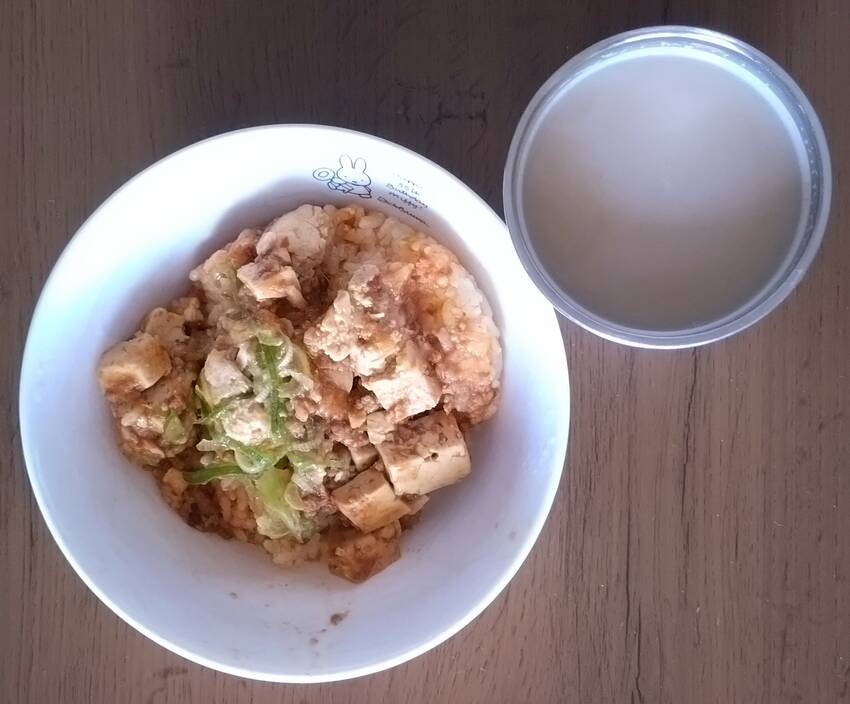 麻婆飯とカフェオレ無糖