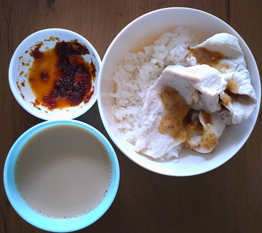 朝ごはん 豚しゃぶとおかかとご...