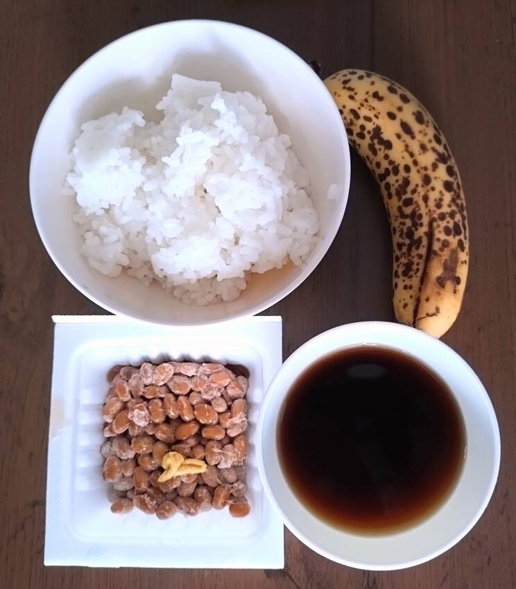 納豆ご飯 バナナ 麦茶...