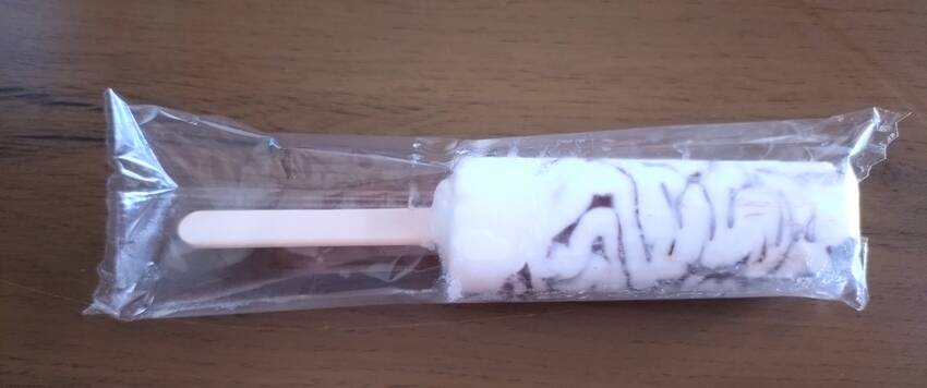 バニラアイスにパリパリのチョコ...