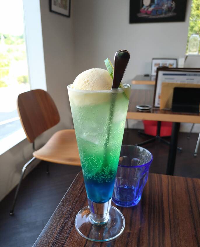 採光用の窓が多くてとても明るい...