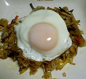 目玉焼き乗せ炒飯