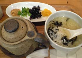 おにぎり茶漬け