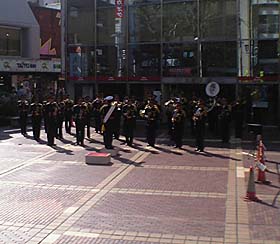 ブラスバンドの音色が聞こえて