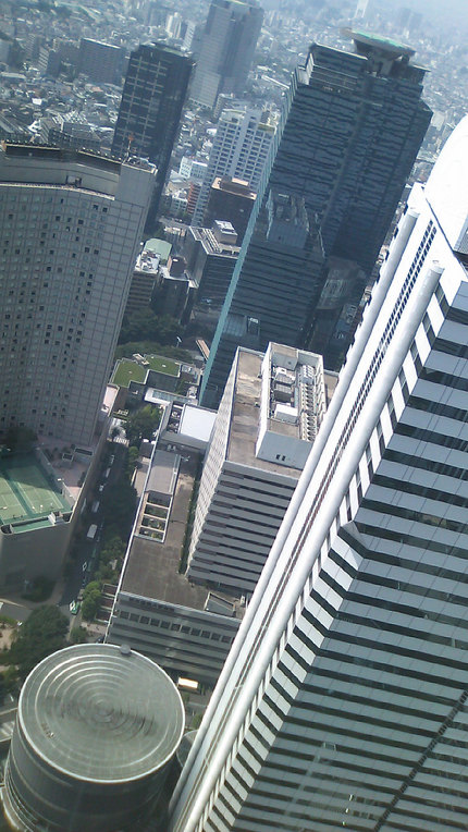 超高層ビルの最上階に