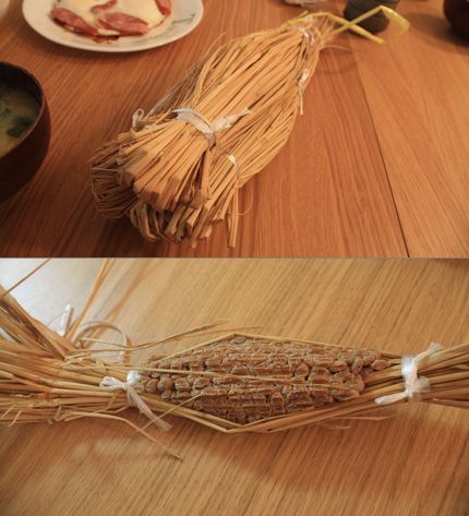 わらに入った納豆...なぜわら...