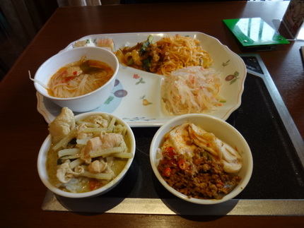 新宿エラワンでタイ料理ランチバ...