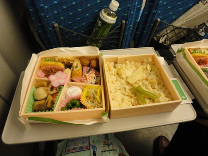 博多駅から新幹線に乗って、まず...