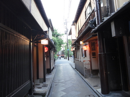 先斗町は大人の街どすえ( 'Θ...