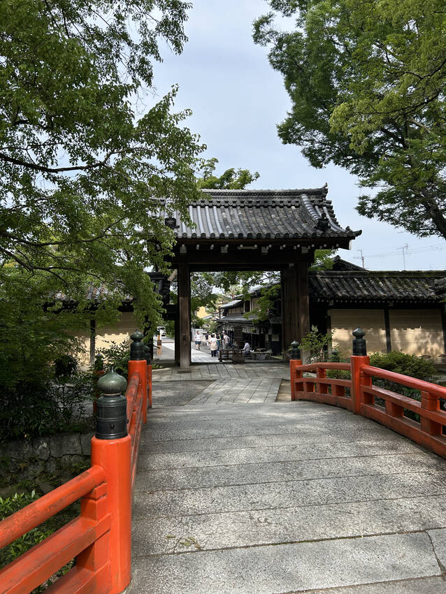 お参りしてから 赤い神橋を渡っ...