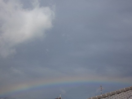 雨、降ってないのに虹の橋