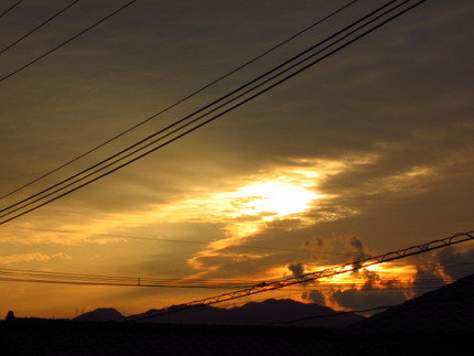 お疲れさまの夕日です～17:3...