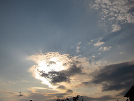 お疲れさまの夕日前です～スター...