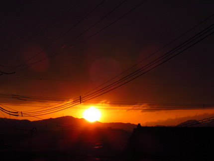 お疲れさまの夕日です～大安吉日...