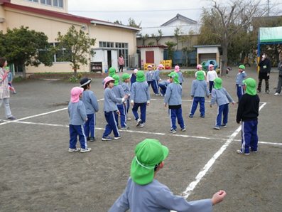 幼稚園でドッジボール大会