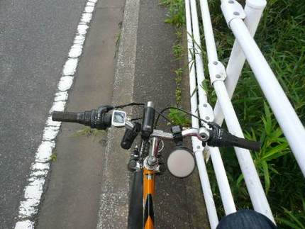 狭すぎる歩道