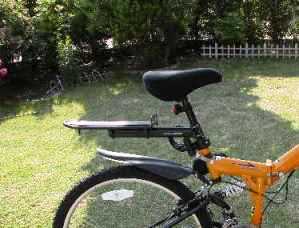 自転車に荷台を取り付けてみた・...