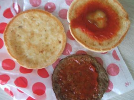 ハンバーガーの食べ方