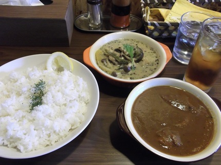 行きつけのカレー屋の