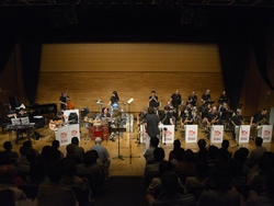 　　＜ Moving Jazz...