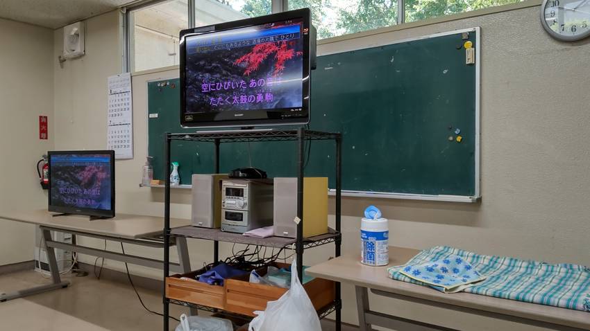 ＜カラオケに挑戦＞